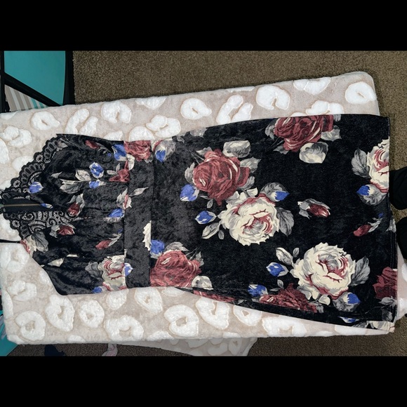 Dress - Picture 1 of 2